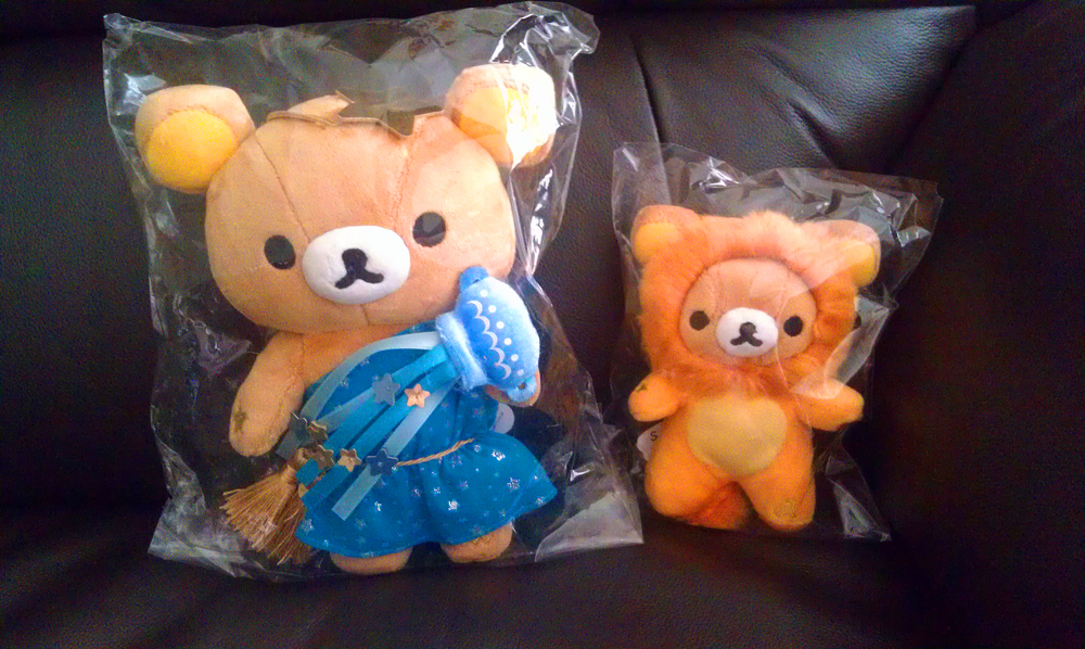 The standard sized Aquarius Rilakkuma (little one's star sign) and the miniature sized Leo