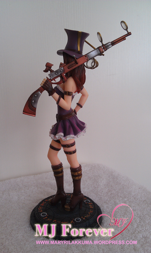 Her gun has a nice metallic shimmer to it and the mini glass scopes are so awesome!