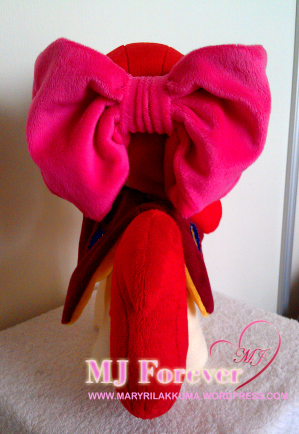 Love her pink bow XD