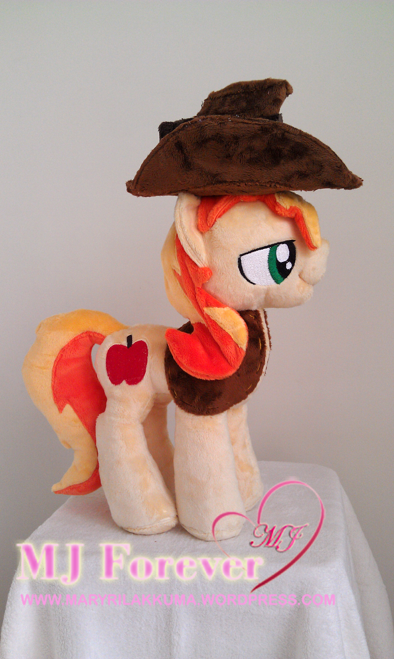 Braeburn plushie by Finnickie