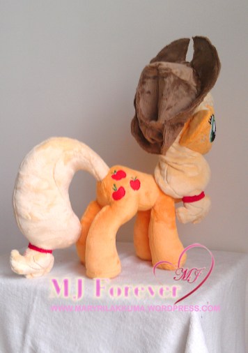 Applejack plushie by meeeeeeee!!!!!!