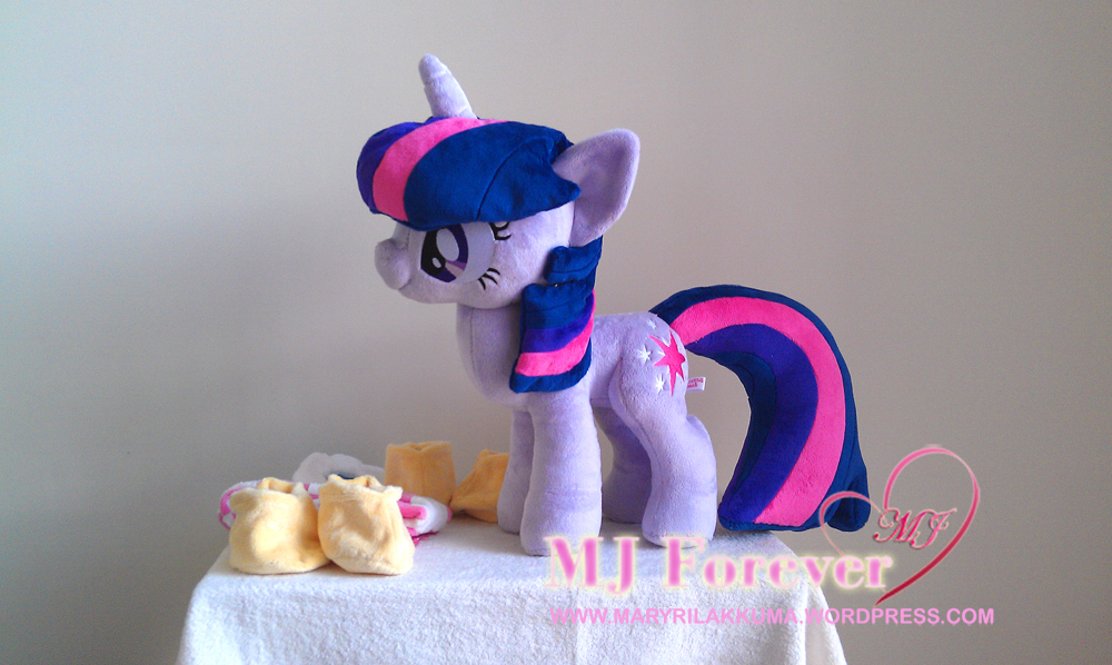 Winter Wrap-up Twilight plushie by Sugarstitch