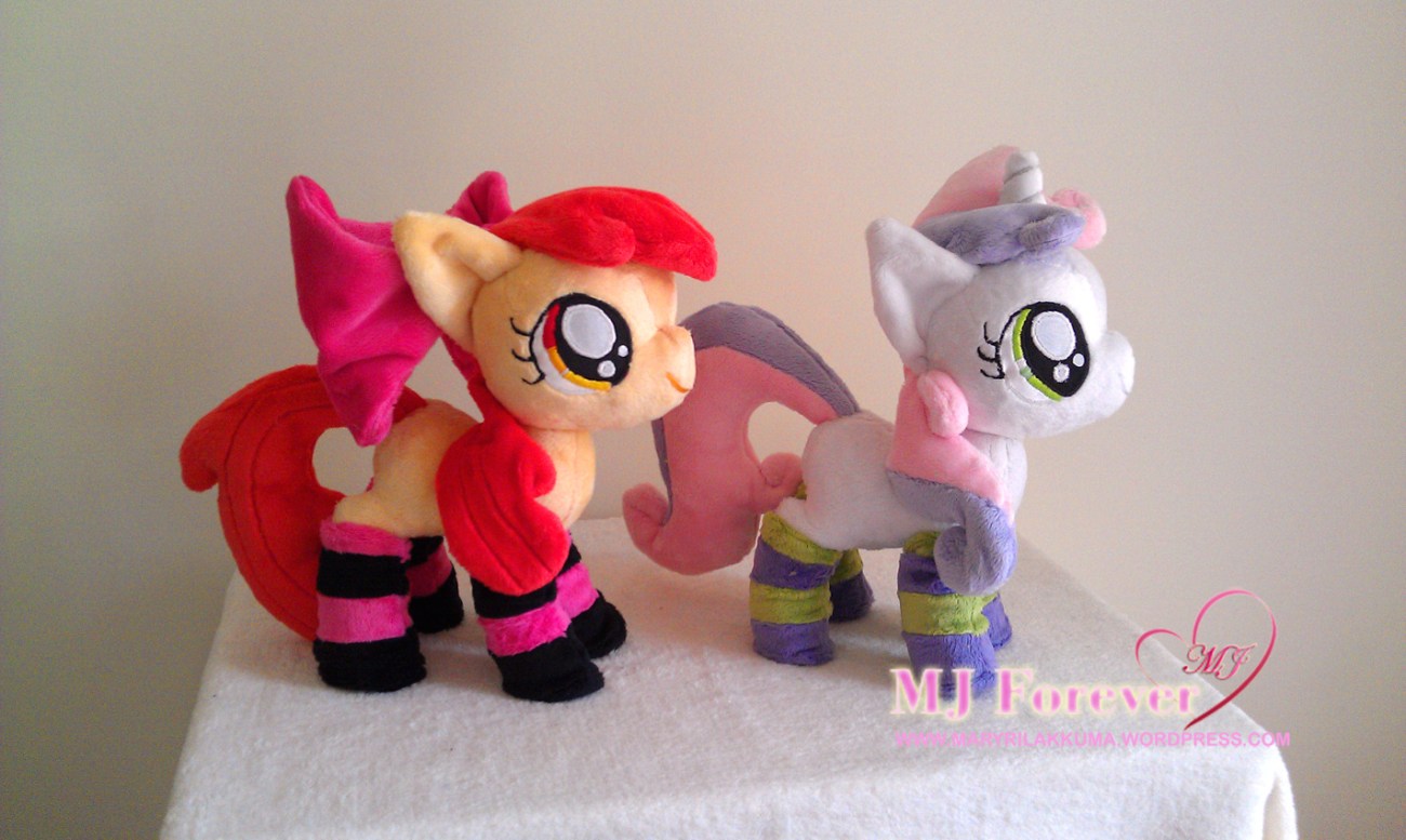 Apple Bloom and Sweetie Belle by SillyBunnies