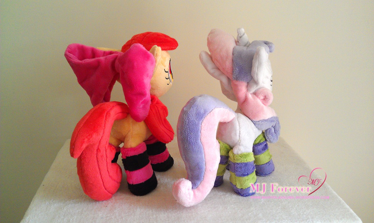 Apple Bloom and Sweetie Belle by SillyBunnies