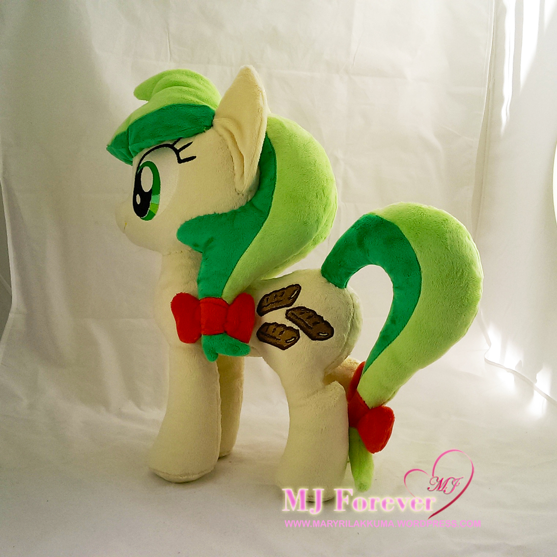 Apple Fritter plushie by LiLMoon