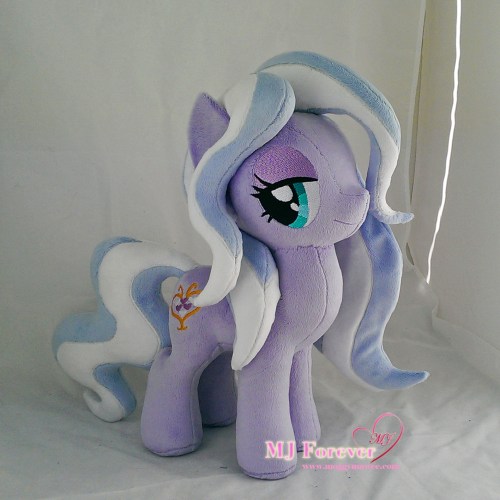 Wisteria Bell plushie sewn by meee!!!