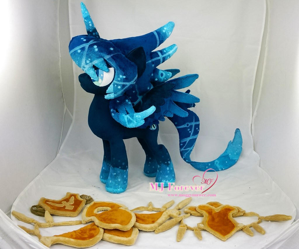 Novalis plushie with removable armour sewn by meee!!!