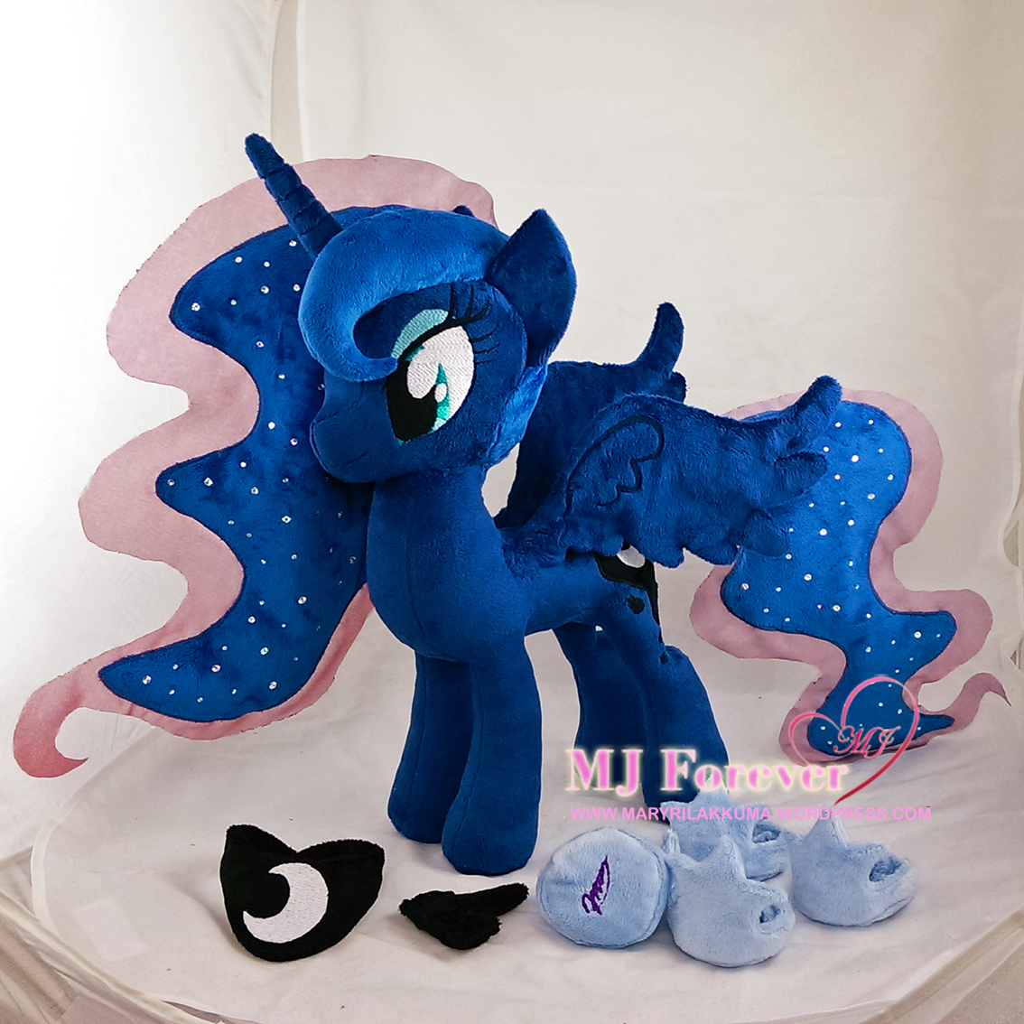 Princess Luna plushie sewn by meeeee!!!!!