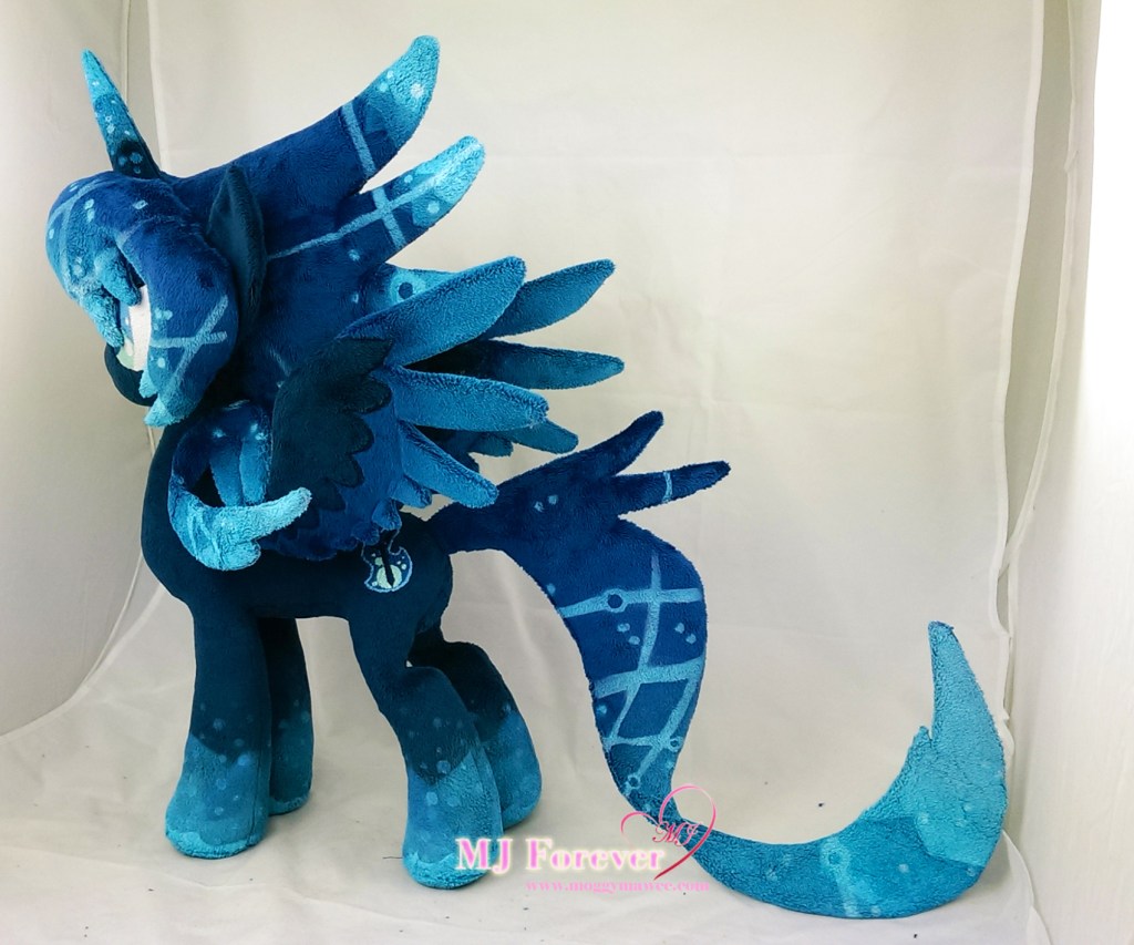 Novalis WIP pics (he still needs his removable armour) - sewn by meeee!!!!!!