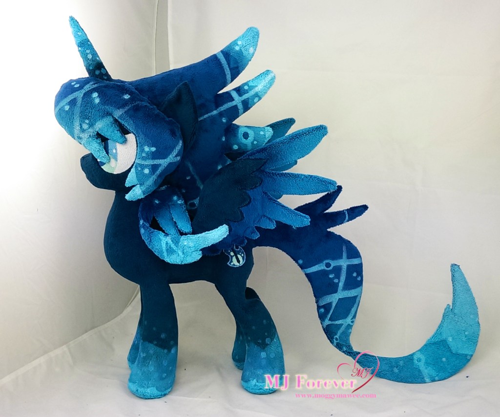 Novalis WIP pics (he still needs his removable armour) - sewn by meeee!!!!!!